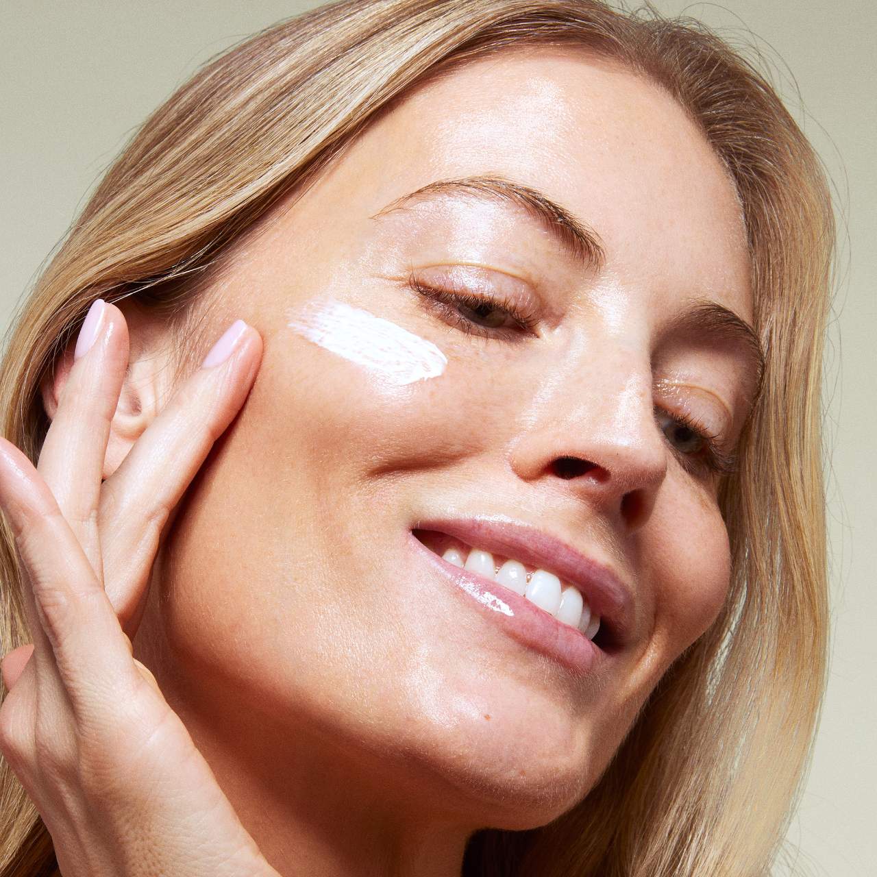 Clarins Extra-Firming & Smoothing Day Cream with SPF 15 Secondary image
