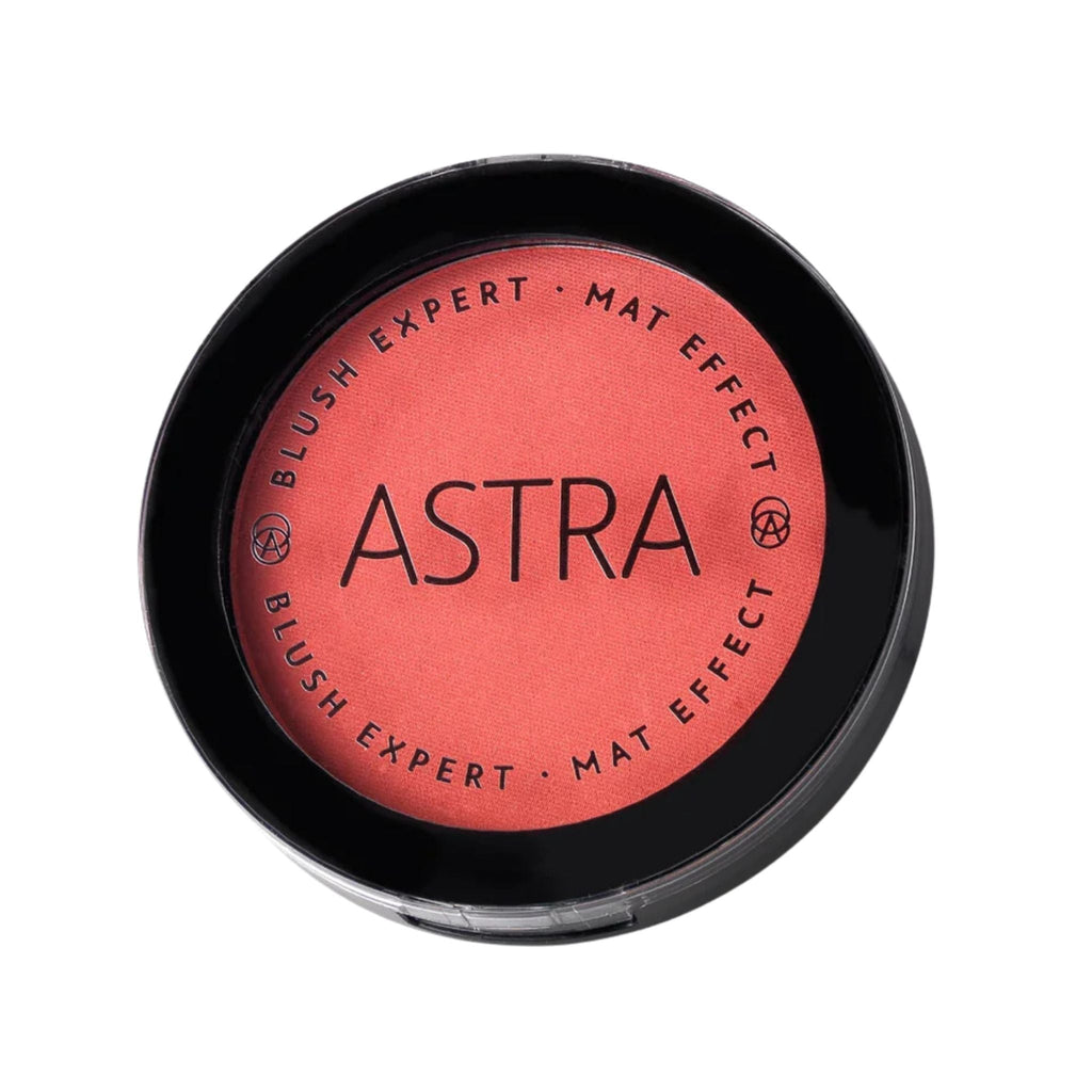 Refect Beauty Astra Blush Expert in a vibrant coral shade with a smooth matte finish in a round black compact 05