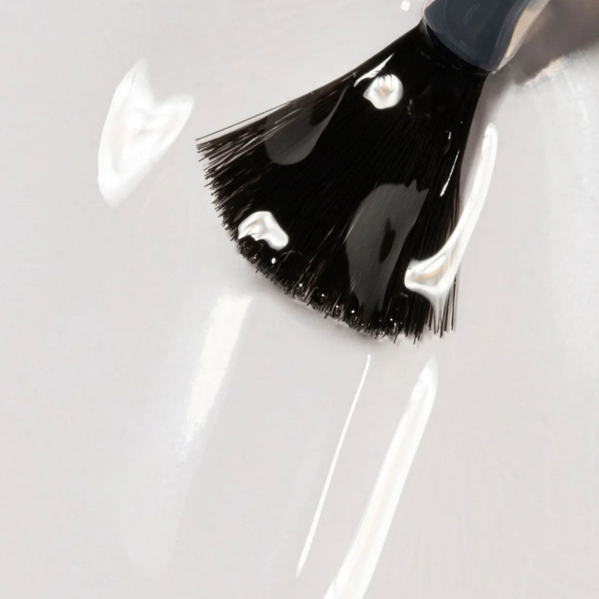 Refect Beauty Astra Lasting Gel Effect nail polish brush applying a glossy clear lacquer for a smooth gel finish.