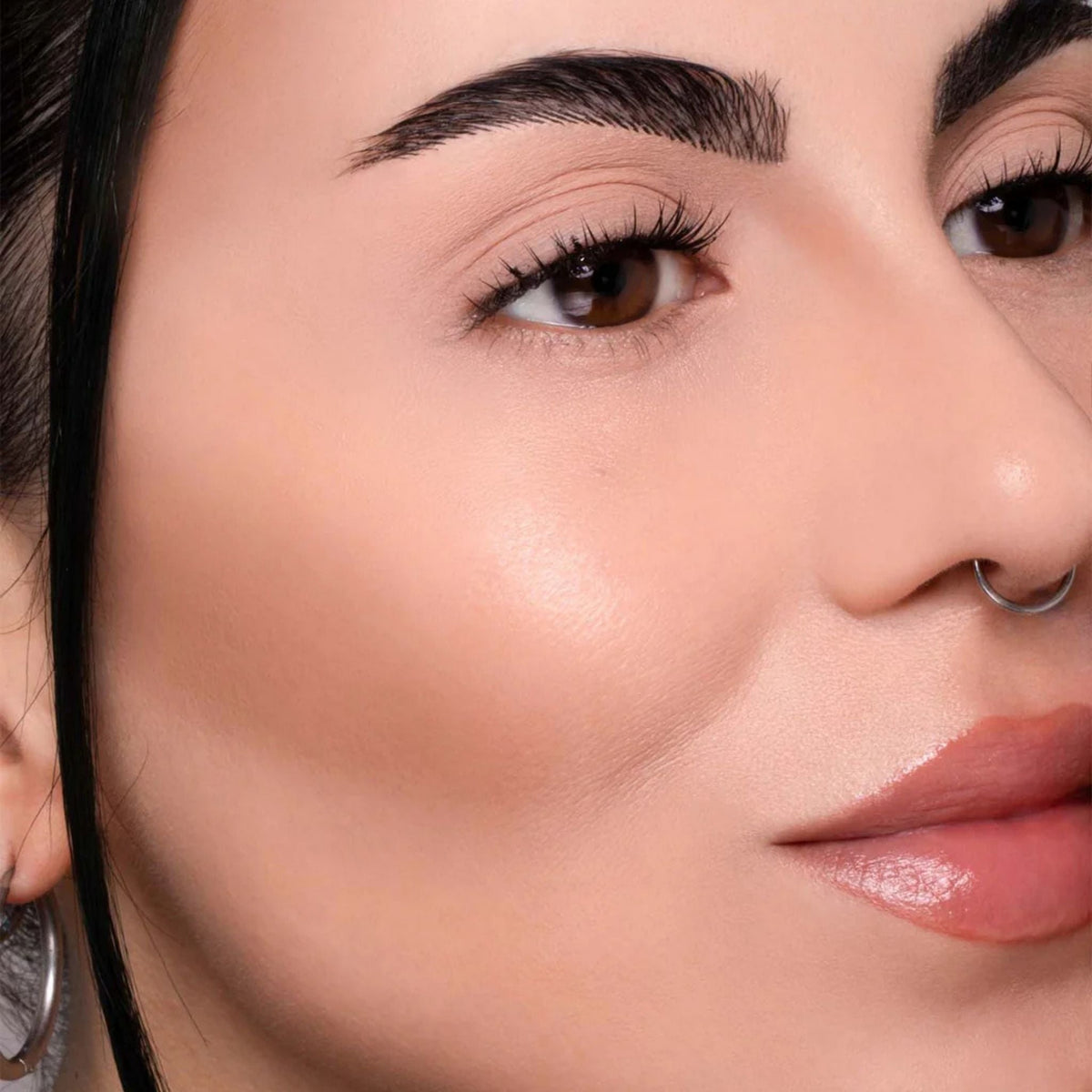 Refect Beauty Astra Identistick contour stick applied to a model's cheekbone for a natural sculpted look