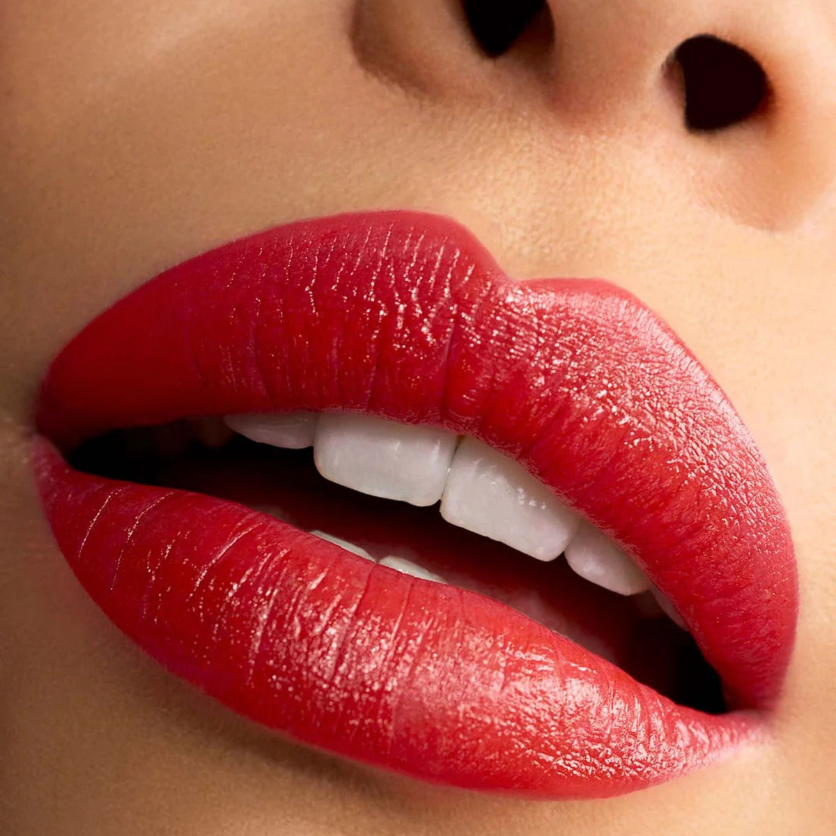 Refect Beauty Astra Lip Creamynal lipstick in an intense cherry red shade with a luminous and vibrant finish