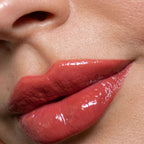 Refect Beauty Astra My Gloss Plump & Shine in a glossy rose-pink shade with a 3D reflective finish on lips.