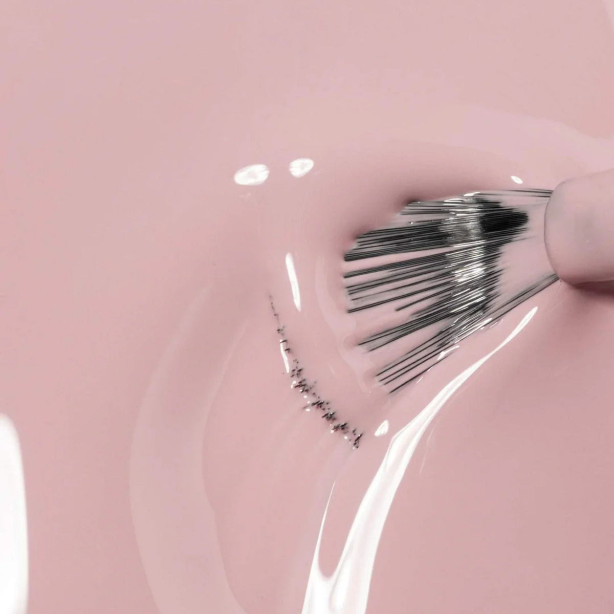 Refect Beauty Astra Lasting Gel Effect nail polish brush applying smooth light pink glossy lacquer