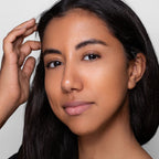 Refect Beauty Astra Velvet Skin loose powder applied on a woman with smooth, luminous skin and a natural finish