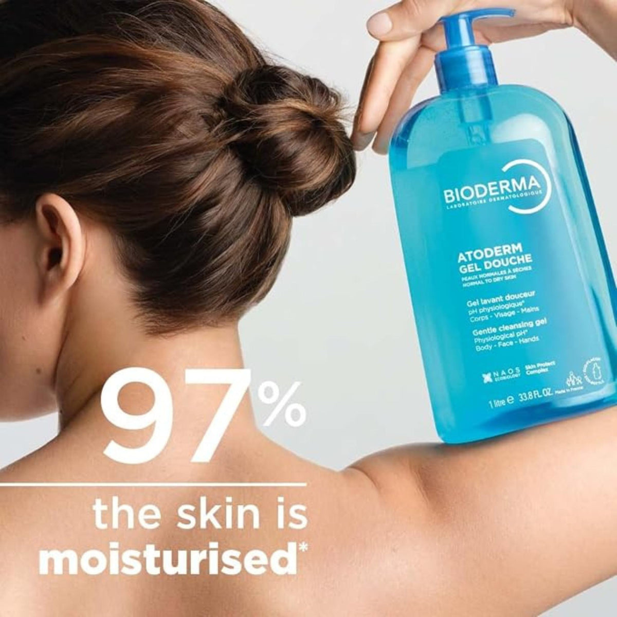 Refect Beauty Bioderma Atoderm Gel Douche shower gel held by a woman to promote hydrated skin for face and body