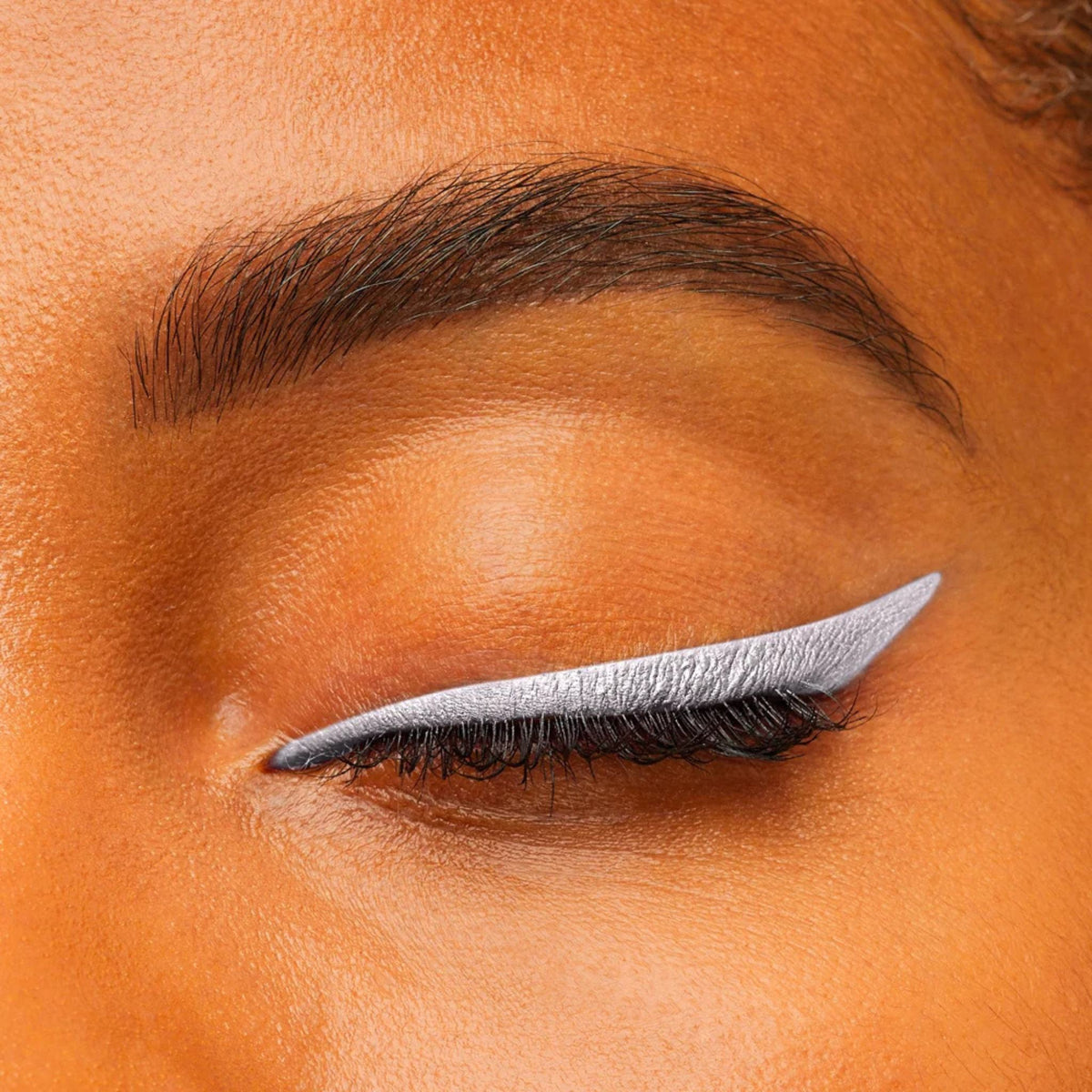 Refect Beauty Bourjois Contour Clubbing waterproof eyeliner in metallic silver applied as a sharp wing on eyelid