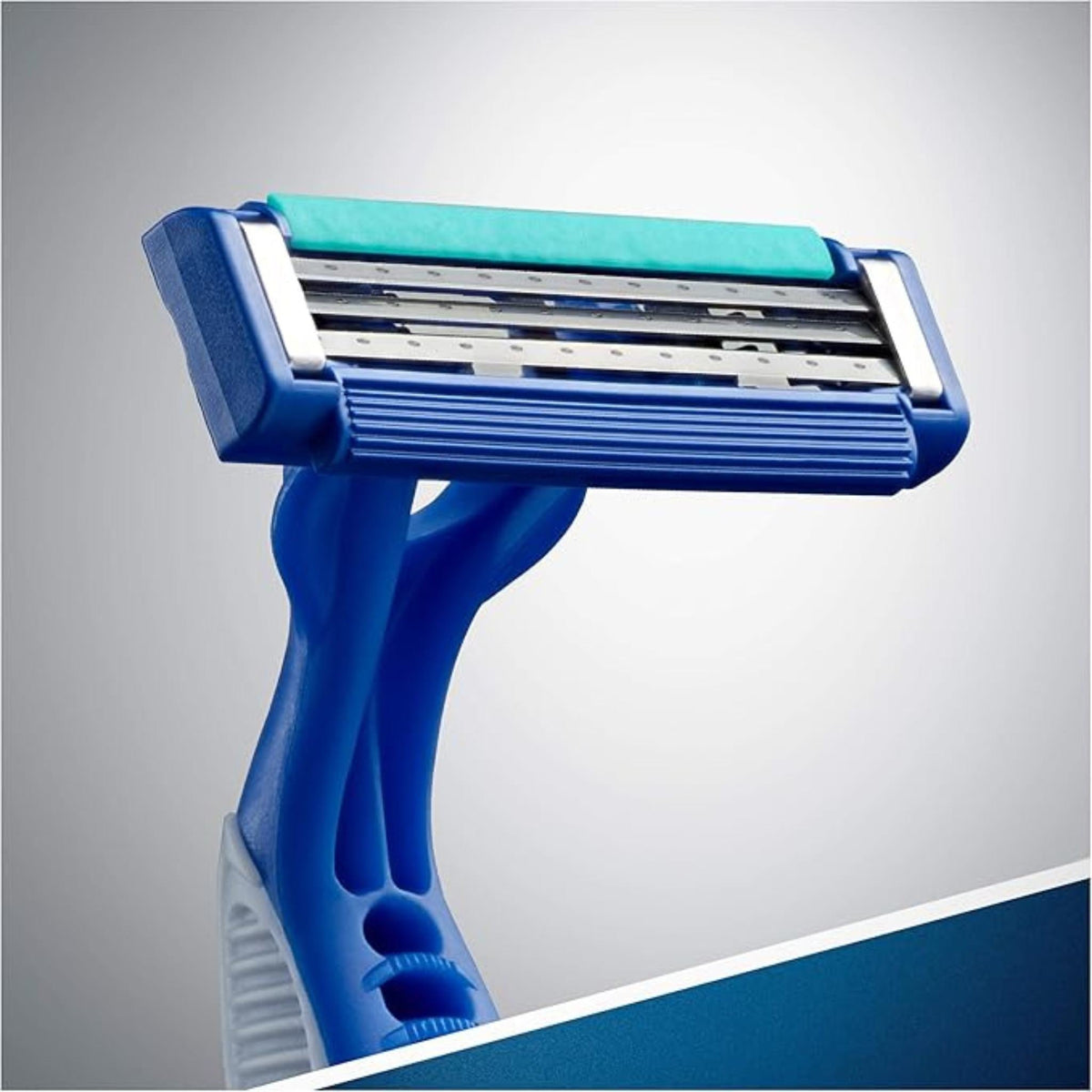 Refect Beauty Gillette Blue3 Simple disposable razor featuring three stainless steel blades and a blue ergonomic handle