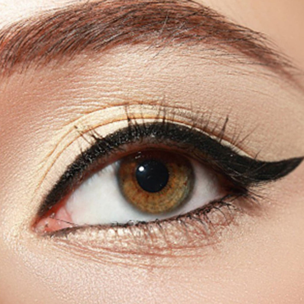 Refect Beauty LUNA Matic Eyeliner applied as a precise black winged line on a model's eyelid for a defined look.