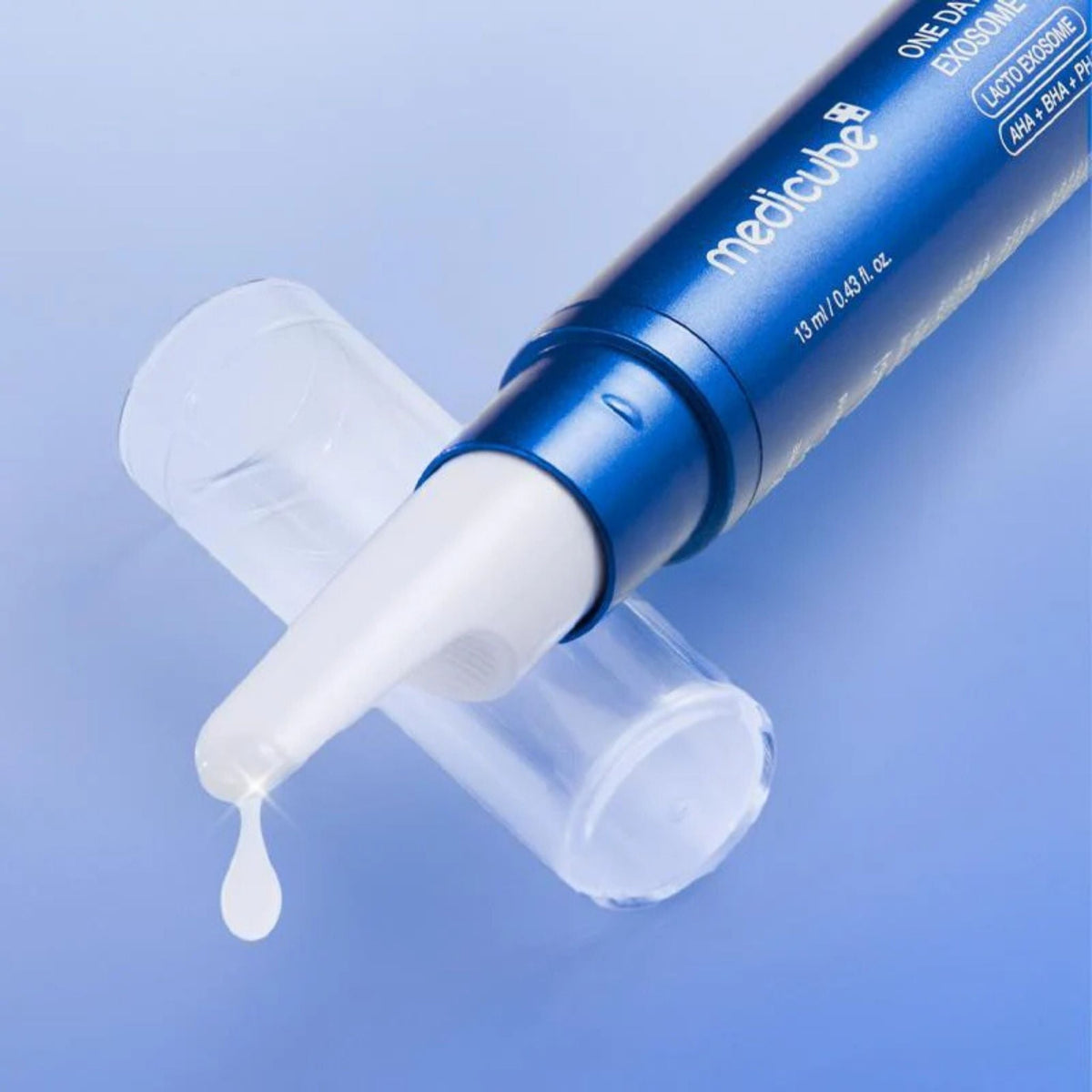 Refect Beauty Medicube One Day Exosome Shot Pore Ampoule 25000 with a drop of serum on a blue background