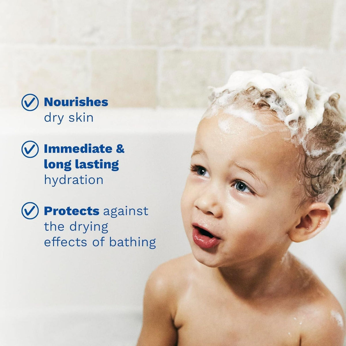 Refect Beauty baby with soapy hair in a bathtub, highlighting benefits of Mustela nourishing cleansing gel