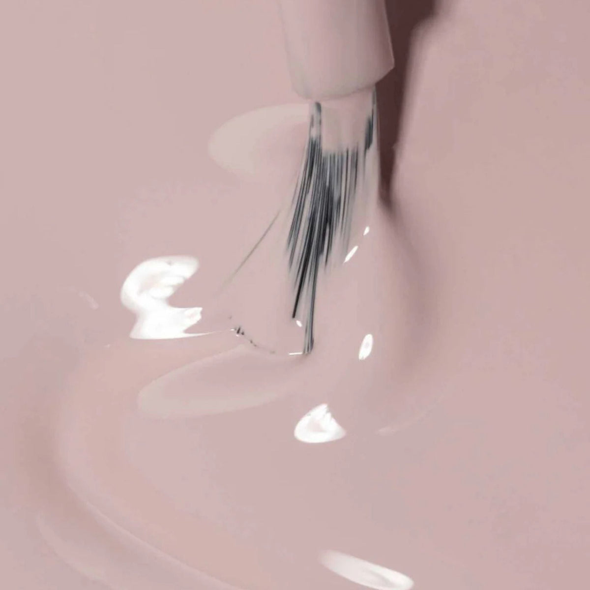 Refect Beauty Astra My Laque nail polish brush applying a smooth, glossy light pink lacquer in a close-up shot.